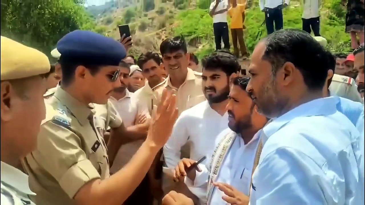 कांग्रेस नेता इमरान खान की ज़मीन पर 'बुलडोज़र एक्शन', BJP पर द्वेषतापूर्ण कार्रवाई का आरोप