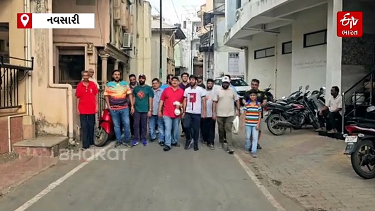 નવસારી: વરૂણદેવને રીઝવવા પારસી સમાજની 120 વર્ષ...