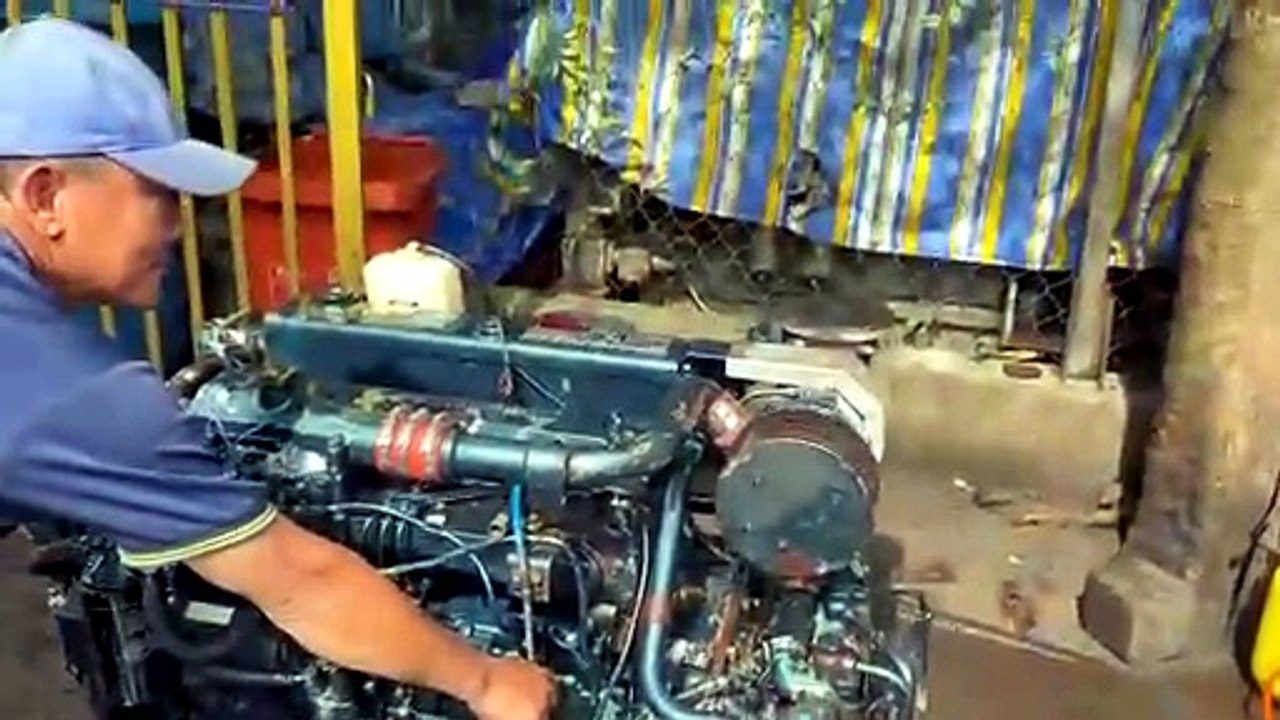 Komatsu 128 HP