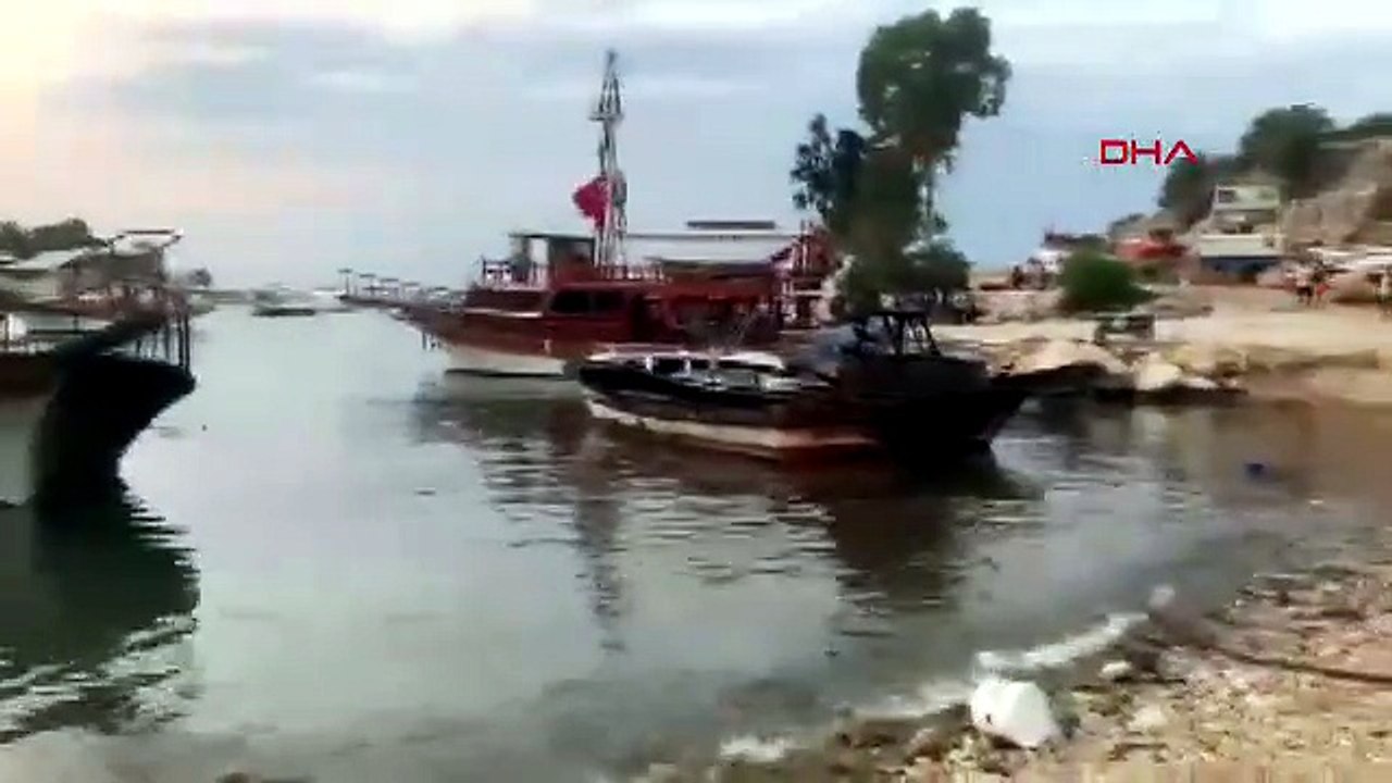 Kıyıya bağlı 6 tekne alev alev yandı