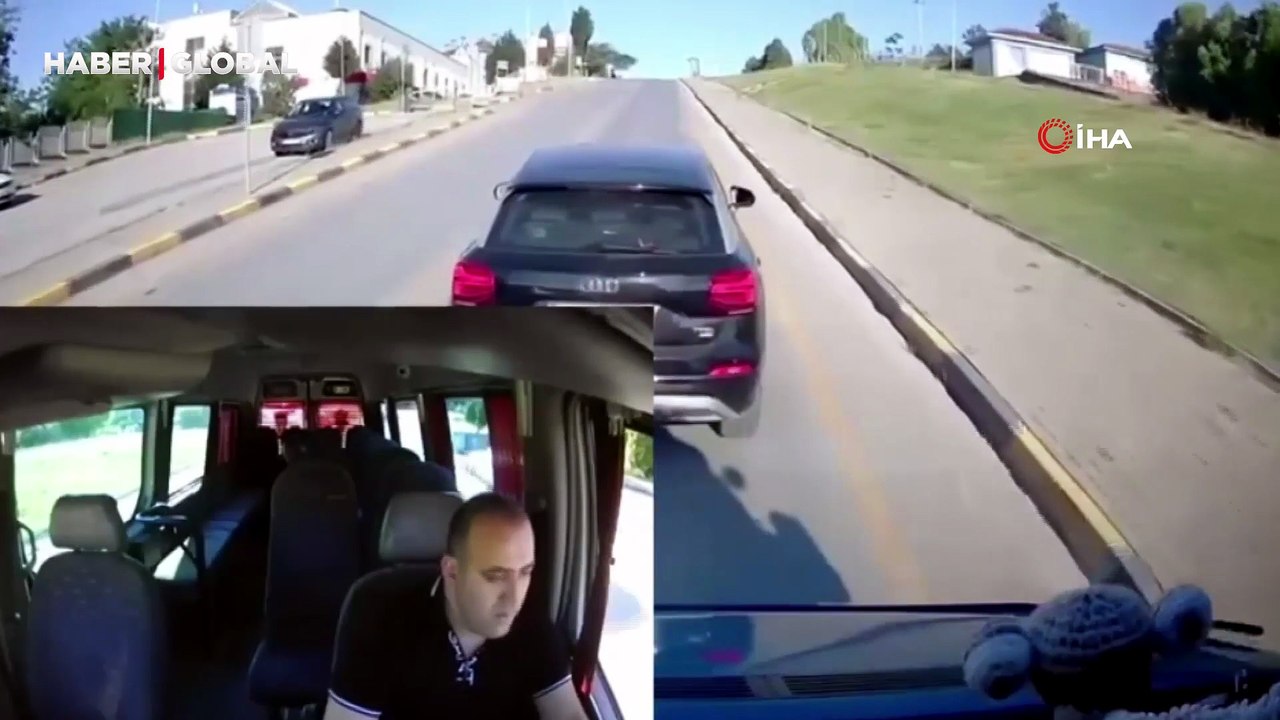 Sakarya'da savcı ile minibüs şoförünün trafikteki kavgası kamerada