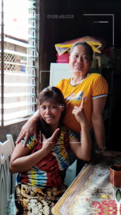 Picture taking silang Tawtaw ug tiya Janet
