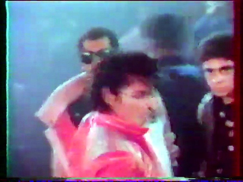 1985 - Johnny Hallyday et Claude Brasseur Commentent l’Actualité dans “Stock-Chocs de Stars” (Canal+, 14 Avril)