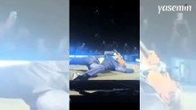 Teoman'dan ilginç sahne performansı: Yerlere yattı!