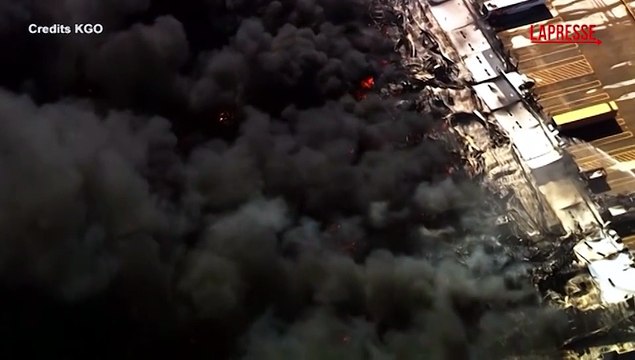 California, incendio in un magazzino di attrezzature mediche: evacuata la zona