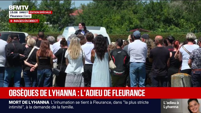 Un lâcher de ballons en souvenir de Lyhanna après un texte lu en hommage à l'enfant
