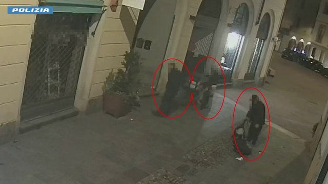 Varese, rapine in centro: tre arresti. Le immagini che hanno inchiodato la banda