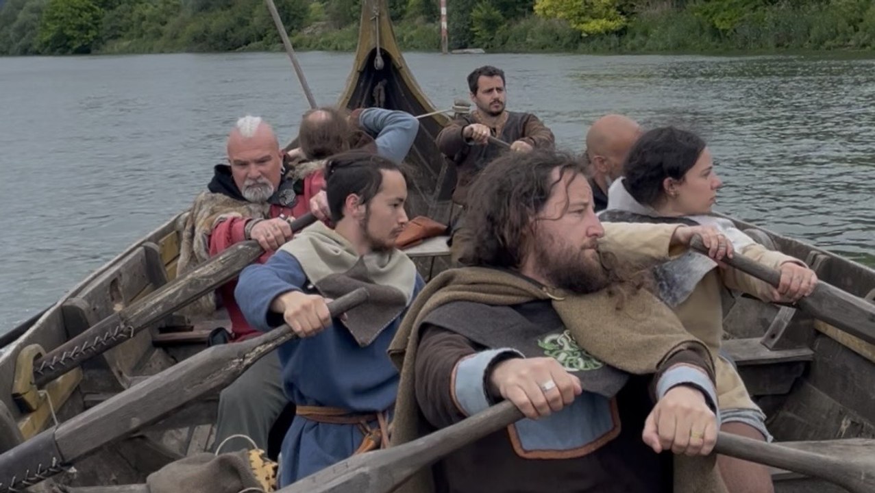 Un tour en drakkar sur la Seine à l'occasion des 2 ans de la Cité Immersive Viking à Rouen