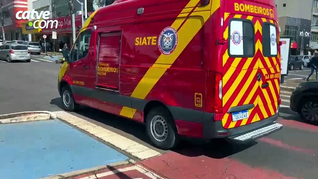 Adolescente fica ferida após bater moto elétrica contra anteparo no Centro de Cascavel