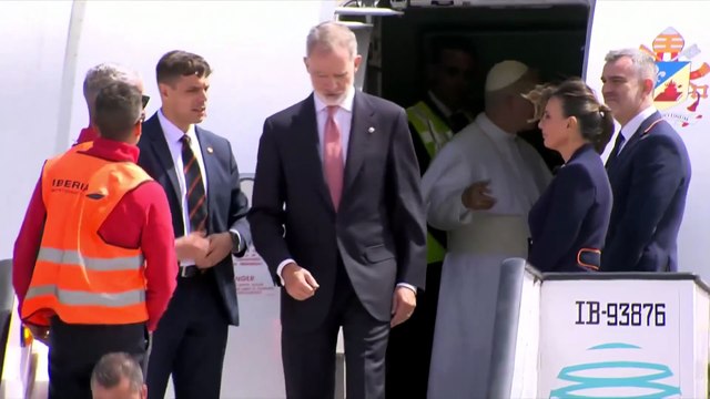 El Papa se tiene que bajar del avión por una incidencia