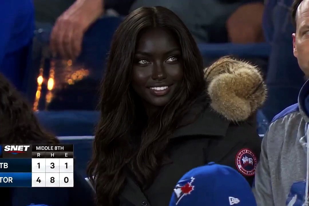 😍⚽ Une supportrice est devenue virale sur les réseaux sociaux en raison de sa grande beauté. ✨📸🔥