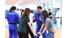 [기업] 코레일유도단, 역무원 100여 명에 호신술 재능기부 / YTN