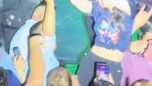 Turistas coreanos que visitan México por el Mundial 2026 disfrutaron de una función de lucha libre y protagonizaron un momento que ya circula en redes sociales 🎶🤼.