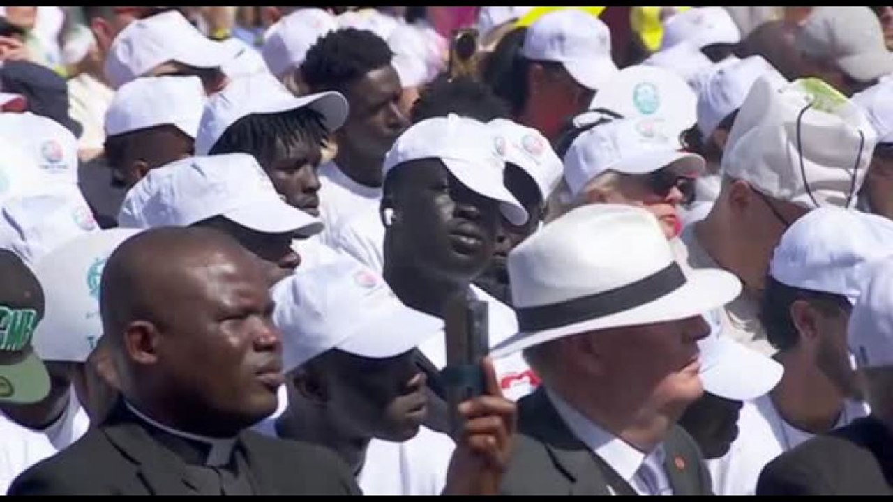 Papa Leone alle Canarie dice: "Siamo tutti migranti"