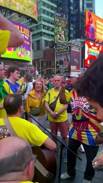 Les supporters brésiliens animent Time Square - Coupe du monde 2026 - Brésil