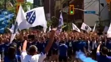 Fans de Bosnia antes del partido frente a Canadá