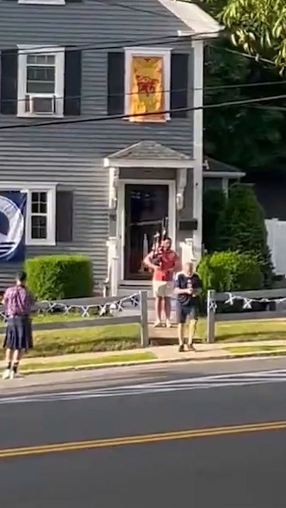 Scottish World Cup fans start day with bagpipes...