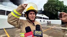 Bomberos tardan más de 6 horas en controlar incendio en una bodega de plásticos en Villahermosa, Tabasco