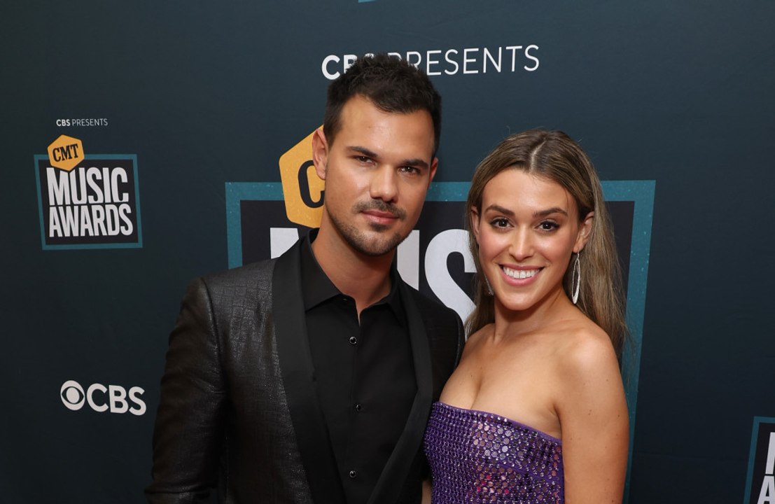 テイラー・ロートナー、第1子は女児