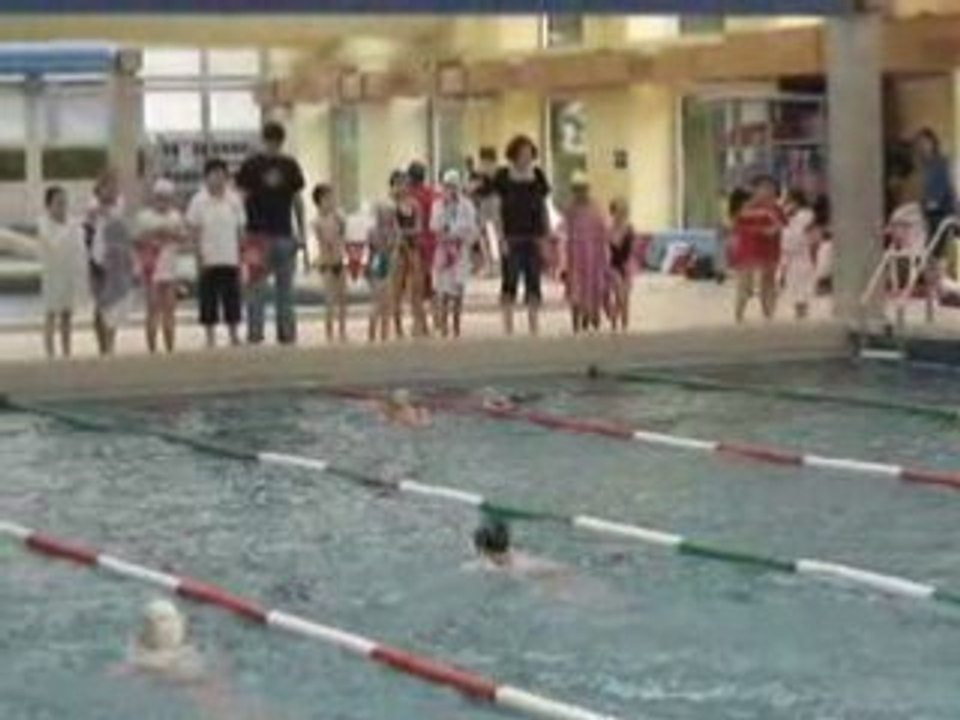 100m 4 nages poussines Alix