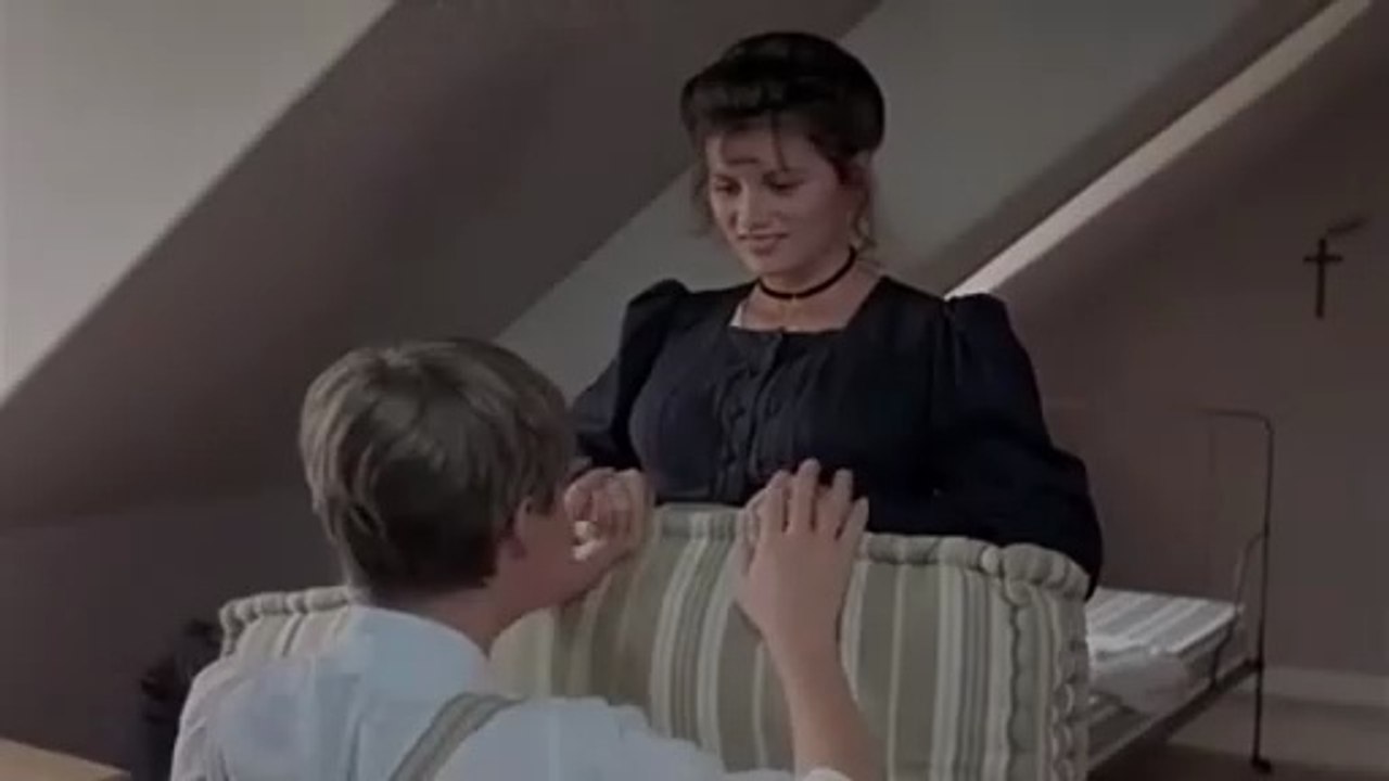 Ce que désire toute Française (1986) L'histoire d'une servante et du fils de son maître