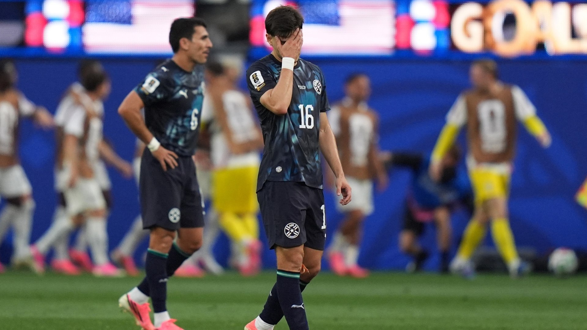 El primer 'él no quería' del Mundial 2026: Bobadilla inauguró el casillero de goles en propia puerta