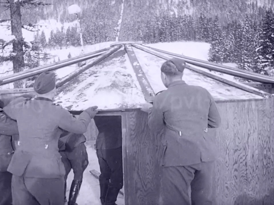 Ostversorgung - Die Sperrholzhütte 1943
