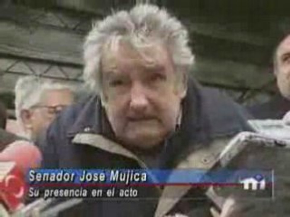 MUJICA interino embagayado en el NUNCA MAS