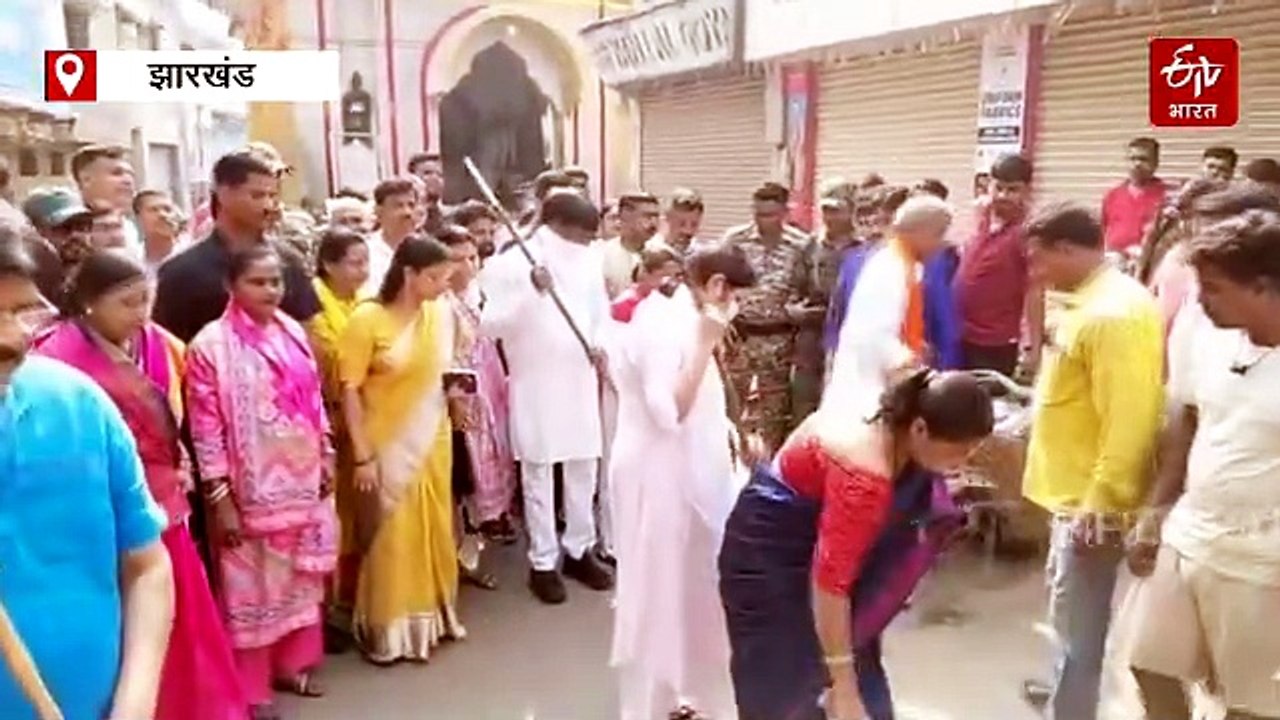 धनबाद: केंद्रीय मंत्री अन्नपूर्णा देवी ने चलाया स्वच्छता अभियान, ढुल्लू महतो ने मुंबई में करंट से मरे युवक के परिवार से की मुलाकात