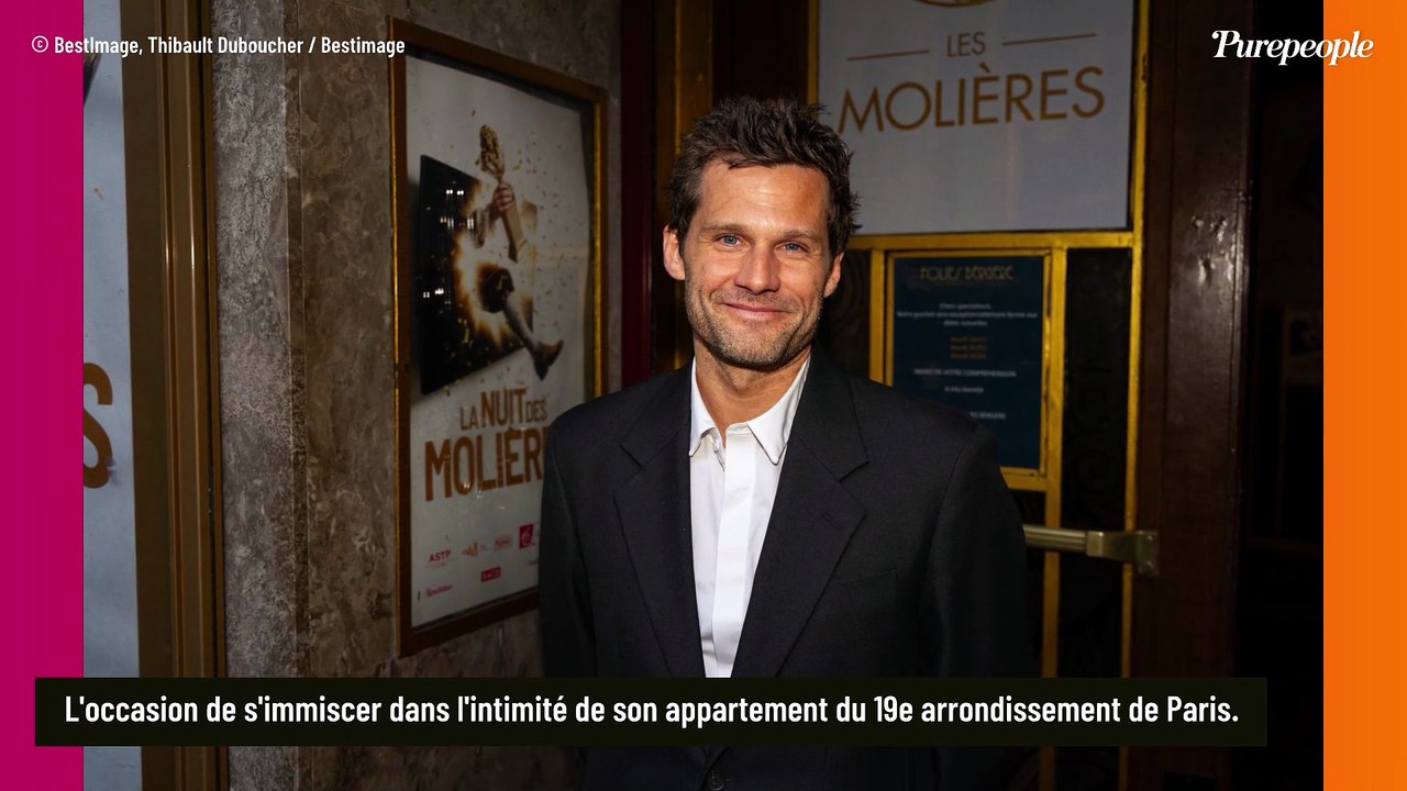 Alexis Michalik installé dans le 19e arrondissement de Paris : voici de quoi son appartement est rempli, et c'est peu commun