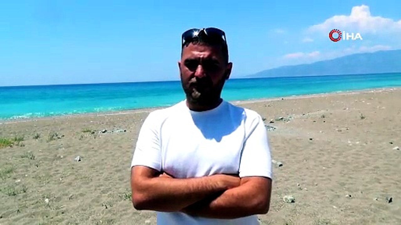 Dalış yaparken burun buruna geldiği köpek balığını, zıpkınla korkutmaya çalıştı