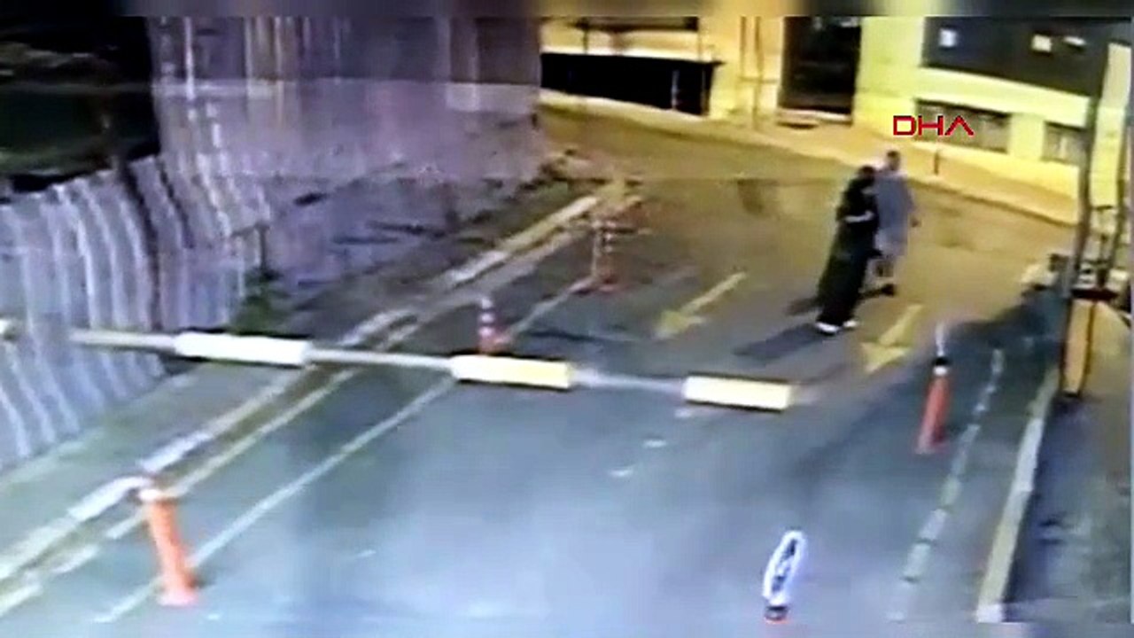 İstanbul'da sokak ortasında iğrenç taciz! Şüpheli fırında ekmek yaparken yakalandı