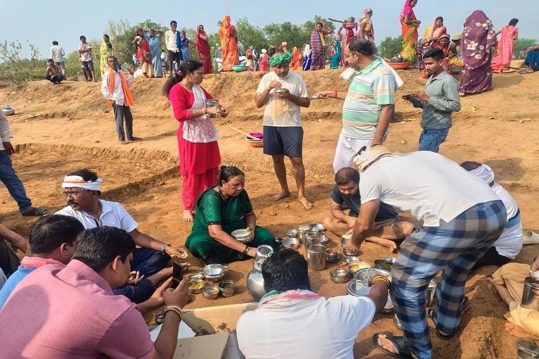 फावड़ा उठाकर खेत-खलिहान पहुंचे कांग्रेस के दिग्गज,
