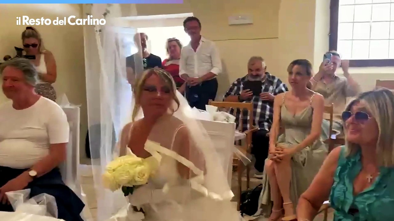 Il matrimonio tra il papà di Valentino Rossi Graziano e Ambra: il video