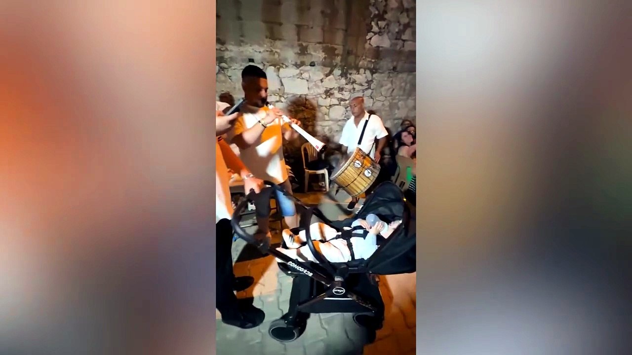 Muğla’da Bebek Ninnisi Dediğin Böyle Olur: Davul Zurnayla Mışıl Mışıl Uyudu!