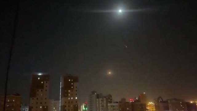 쿠웨이트, 방공망 가동... 적대적 미사일 공격 방어 중 / YTN