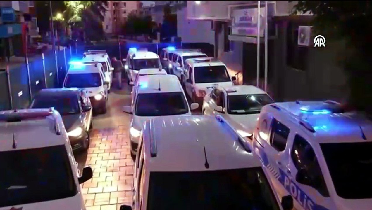 İzmir'de suç örgütlerine operasyon: 96 tabanca ele geçirildi, 10 şüpheli tutuklandı