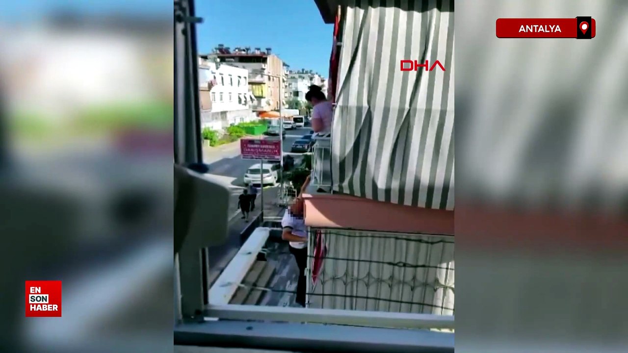Antalya'da balkon demirinde asılı kalan kişiyi itfaiye kurtardı