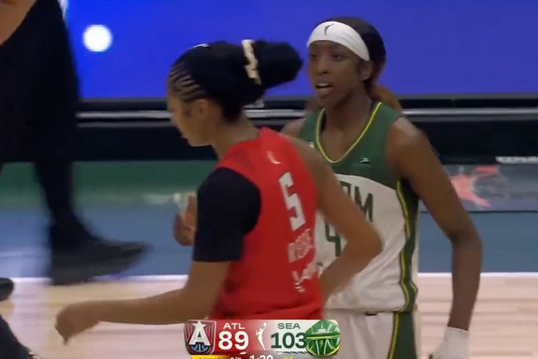 Angel Reese pasa de largo ante su excompañera de LSU tras su primer duelo en la WNBA