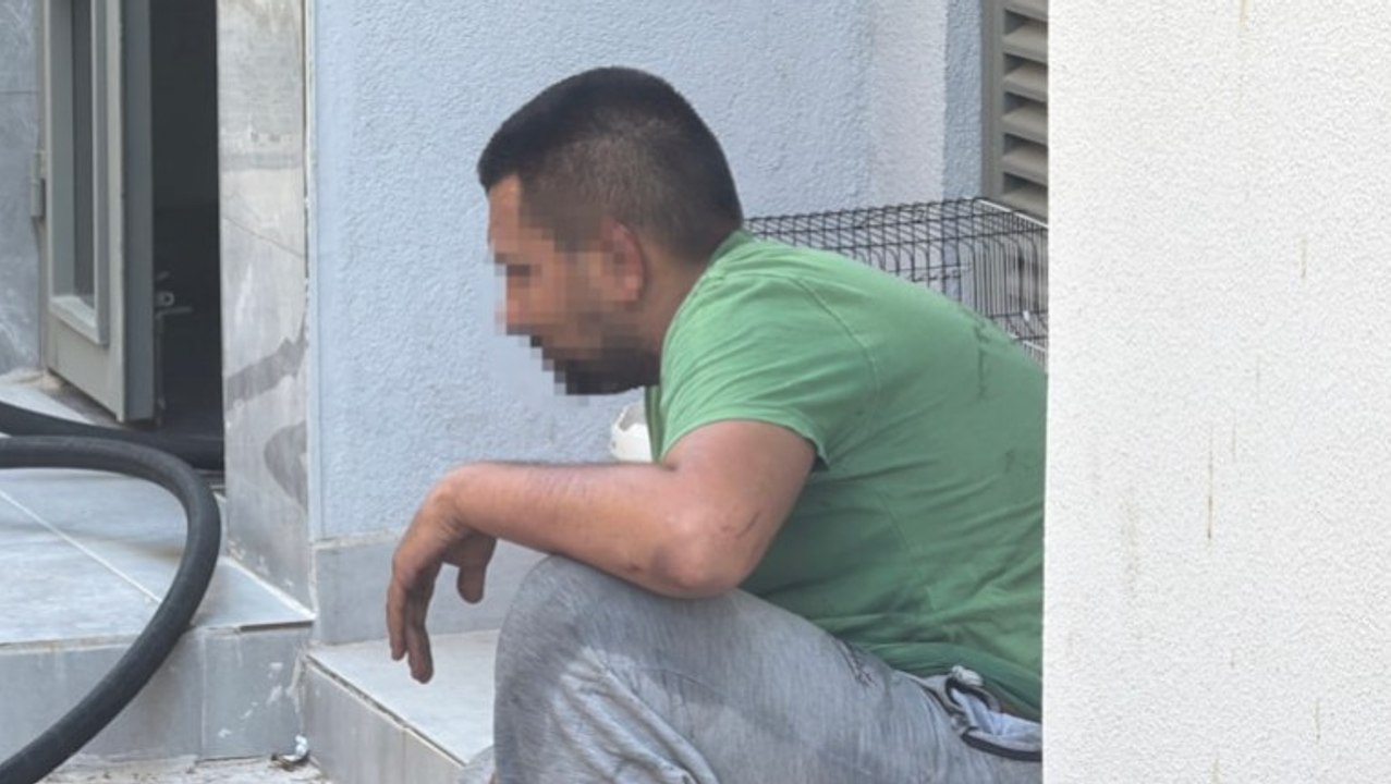 Antalya'da bir garip olay: Annesiyle kumanda kavgasına girdi odasını ateşe verdi!