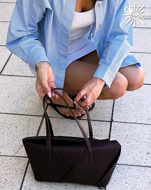 Simple purse hack for peace of mind👜✨
