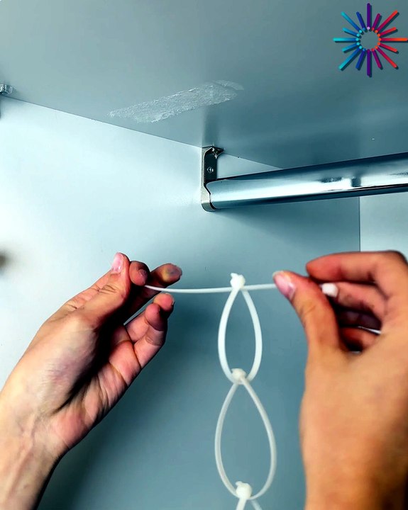Tiny closet? No problem with this hanger hack 🧵