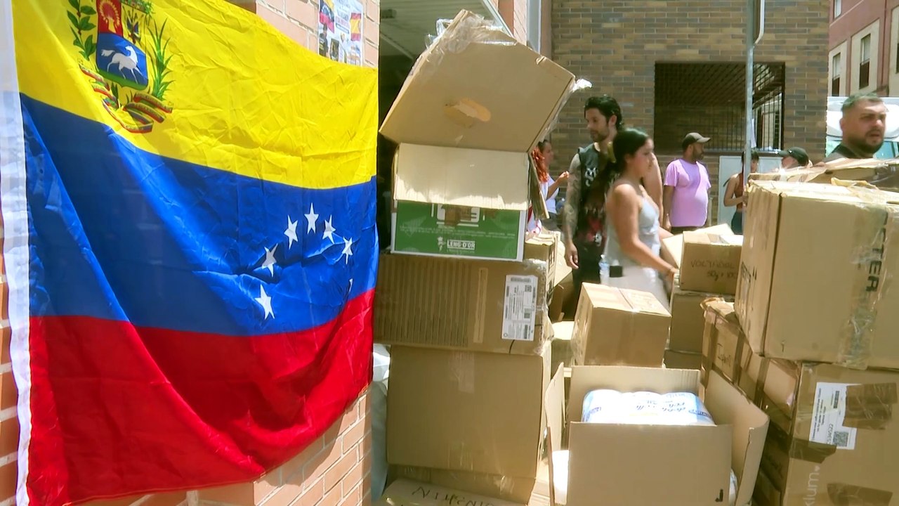Miles de voluntarios en España recogen ayuda para los afectados por los terremotos en Venezuela