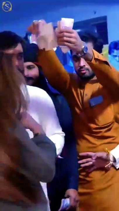 She Turned a Party into a Cash Cow 🤑Kha Ke Lachi Wala Paan#HaniSheikh#DancePerformance#mujra#SStudio 5