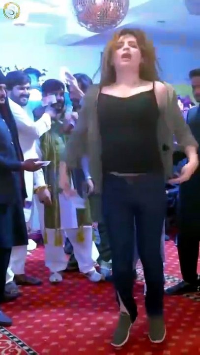 This Dance Battle is Pure Joy & Energy! 🕺💃Kha Ke Lachi Wala Paan#HaniSheikh#DancePerformance#mujra#SStudio 3
