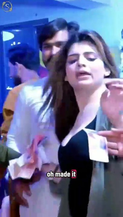 This Dance Battle is Pure Joy & Energy! 🕺💃Kha Ke Lachi Wala Paan#HaniSheikh#DancePerformance#mujra#SStudio 4