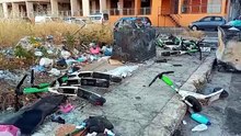 Razzia di monopattini nella notte a Palermo, lo Zen diventa un cimitero di mezzi condivisi che sono stati distrutti