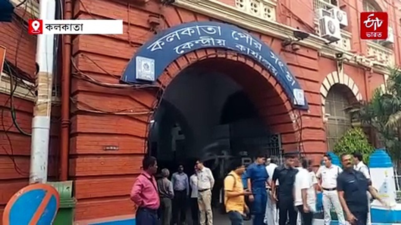 কলকাতা পুরসভা থেকে সরল মমতার ছবি ! ক্রমশ 'অতীত' তৃণমূল যুগের চিহ্ন