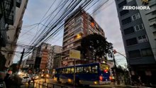 Incêndio atinge apartamento de um prédio na Avenida Independência, em Porto Alegre