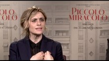 Greta Scarano in "Piccolo miracolo": una non vedente che cura gli altri